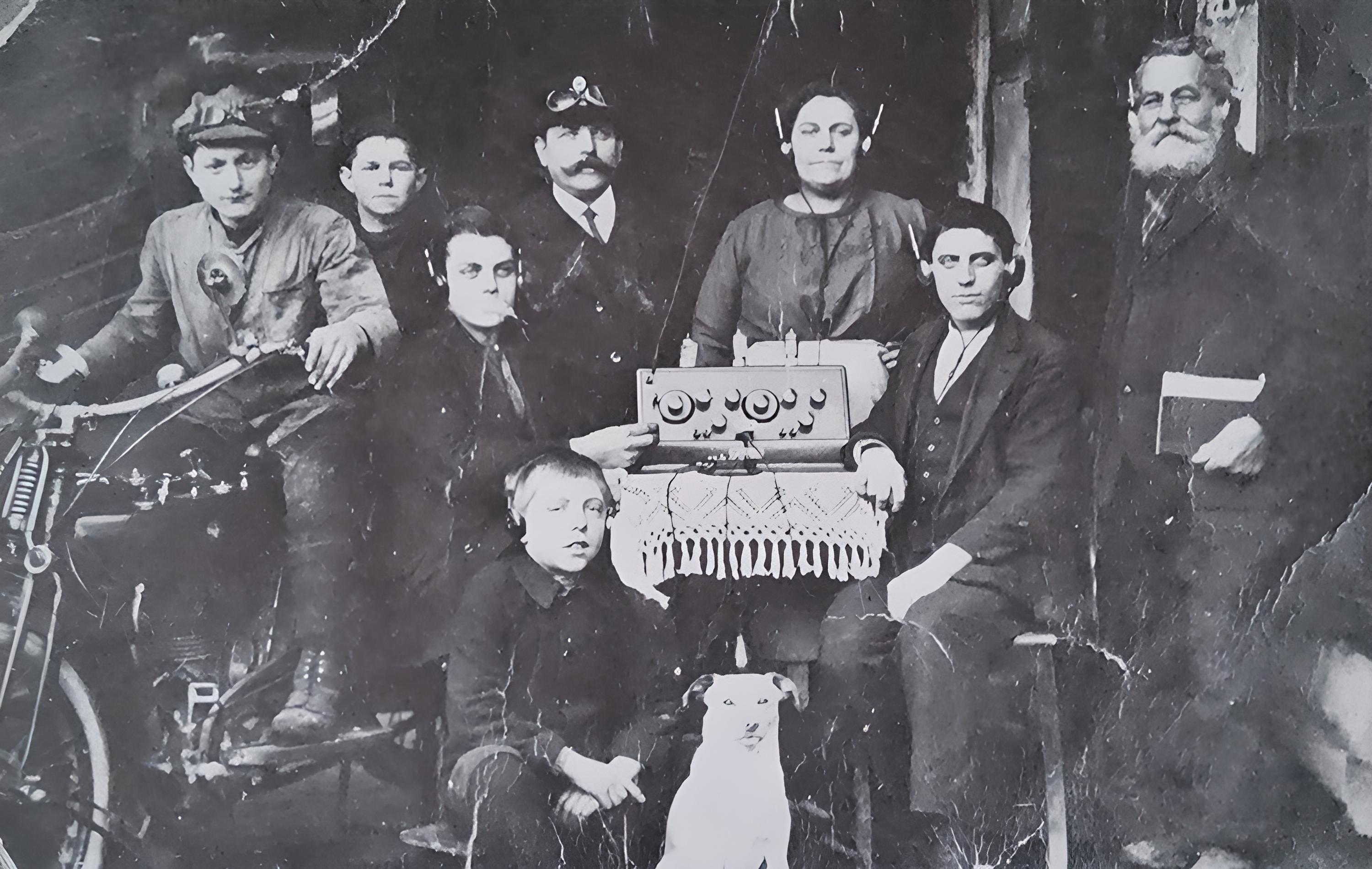 Slider/1924-Radio.png